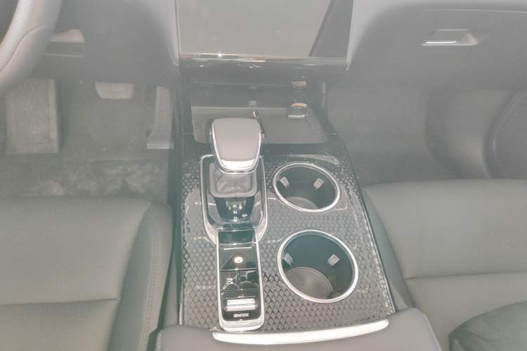 Used Hongqi HS3 PHEV 2025 Model 125km Jingwei 2 Millionth Anniversary Edition Gear Lever