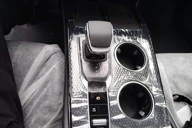 Used Hongqi HS3 PHEV 2025 Model 117km Jingwei Edition Gear Lever