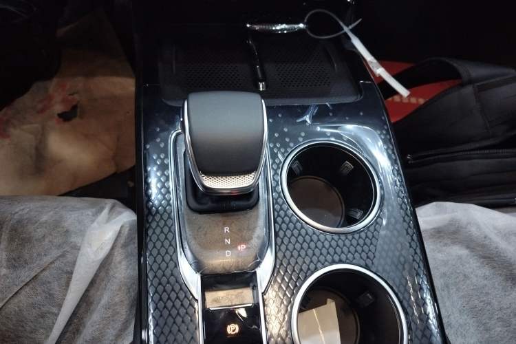 Used Hongqi HS3 PHEV 2025 Model 125km Jingwei 2 Millionth Anniversary Edition Gear Lever