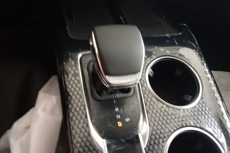 Used Hongqi HS3 PHEV 2025 Model 125km Jingwei 2 Millionth Anniversary Edition Gear Lever