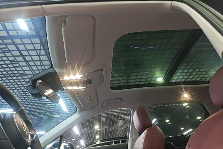 Used Hongqi HS3 PHEV 2025 Model 125km Jingwei 2 Millionth Anniversary Edition Headliner