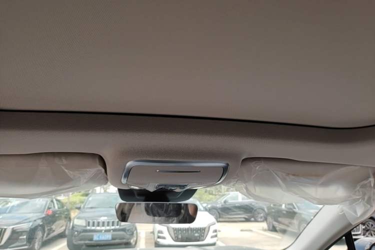 Used Hongqi HS3 PHEV 2025 Model 125km Jingwei 2 Millionth Anniversary Edition Headliner