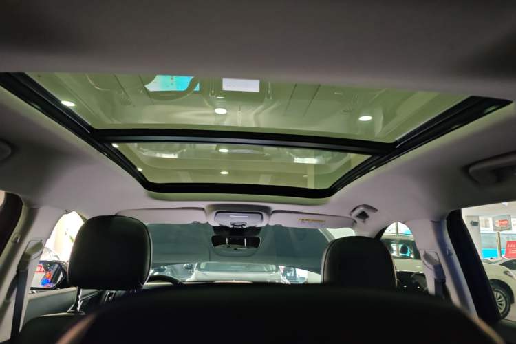 Used Hongqi HS3 PHEV 2025 Model 125km Jingwei 2 Millionth Anniversary Edition Headliner