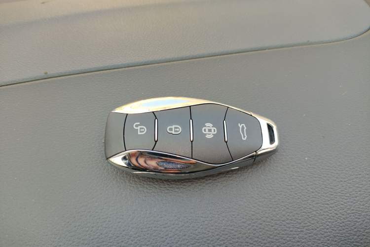 Used Hongqi HS3 PHEV 2025 Model 125km Jingwei PLUS 2 Millionth Anniversary Edition Interior 1