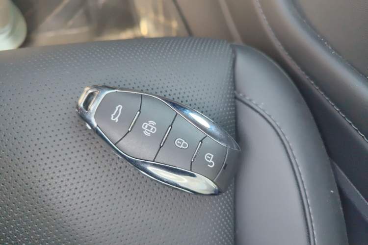 Used Hongqi HS3 PHEV 2025 Model 117km Jingwei Edition Interior 1