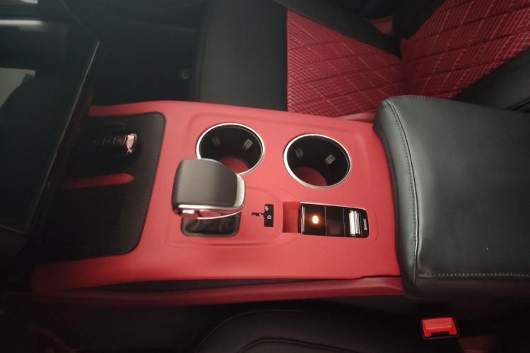 Used Hongqi HS3 PHEV 2025 Model 117km Jingwei Edition Interior 3
