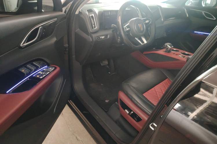 Used Hongqi HS3 PHEV 2025 Model 117km Jingwei Edition Interior 4