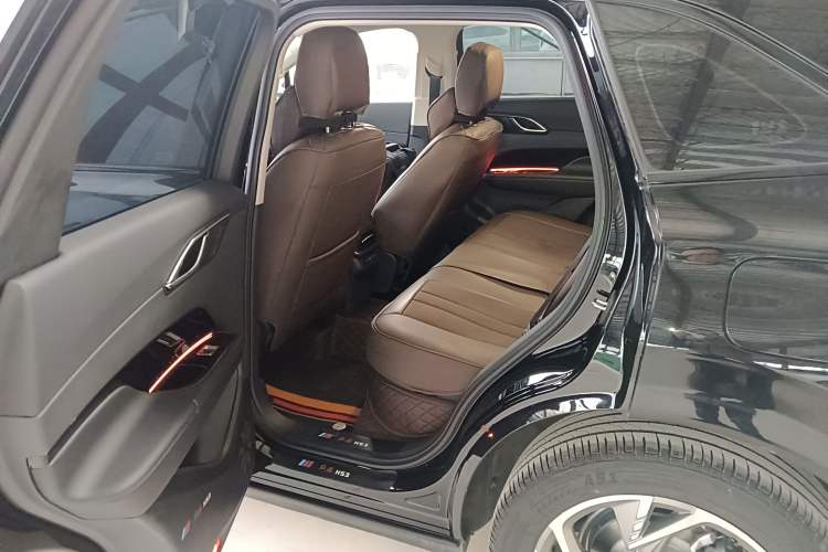 Used Hongqi HS3 PHEV 2025 Model 117km Jingwei Edition Interior 4
