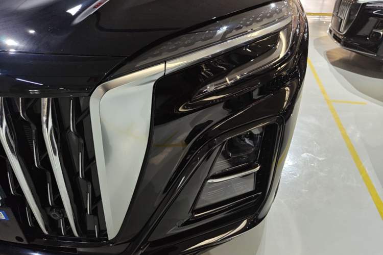 Used Hongqi HS3 PHEV 2025 Model 125km Jingwei PLUS 2 Millionth Anniversary Edition Left Front Headlight