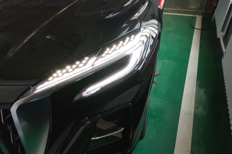 Used Hongqi HS3 PHEV 2025 Model 125km Jingwei PLUS 2 Millionth Anniversary Edition Left Front Headlight
