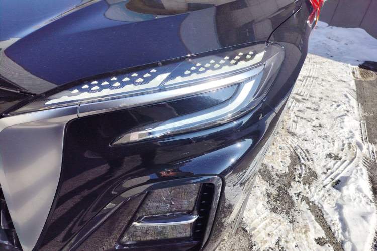 Used Hongqi HS3 PHEV 2025 Model 125km Jingwei 2 Millionth Anniversary Edition Left Front Headlight