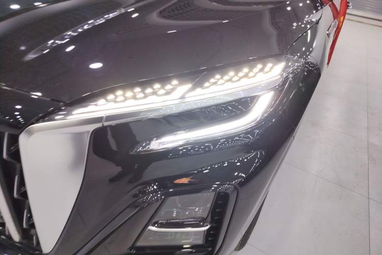 Used Hongqi HS3 PHEV 2025 Model 125km Jingwei 2 Millionth Anniversary Edition Left Front Headlight