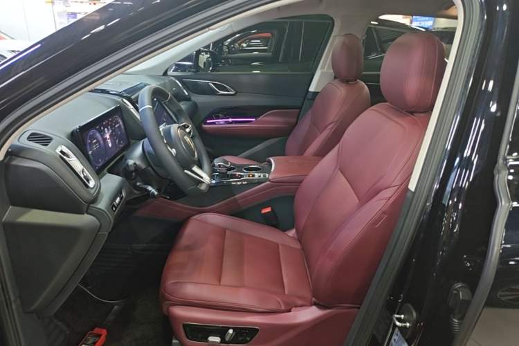 Used Hongqi HS3 PHEV 2025 Model 125km Jingwei 2 Millionth Anniversary Edition Left Front Seat