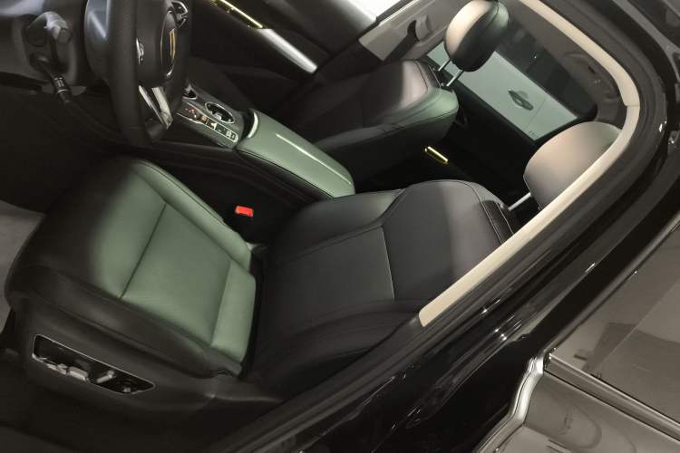 Used Hongqi HS3 PHEV 2025 Model 125km Jingwei PLUS 2 Millionth Anniversary Edition Left Front Seat
