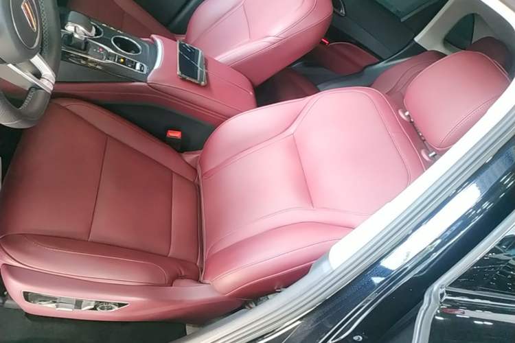Used Hongqi HS3 PHEV 2025 Model 125km Jingwei 2 Millionth Anniversary Edition Left Front Seat