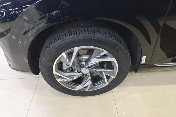 Used Hongqi HS3 PHEV 2025 Model 125km Jingwei 2 Millionth Anniversary Edition Left Front Wheel Hub