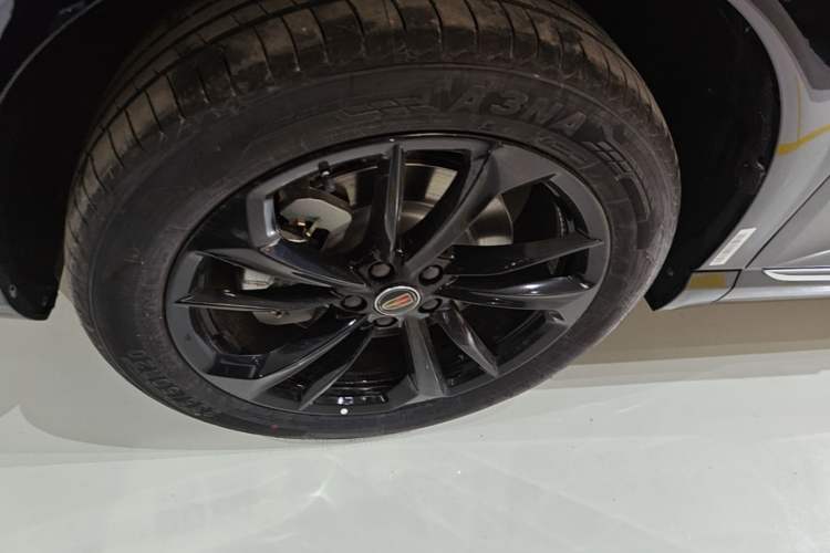 Used Hongqi HS3 PHEV 2025 Model 125km Jingwei PLUS 2 Millionth Anniversary Edition Left Front Wheel Hub