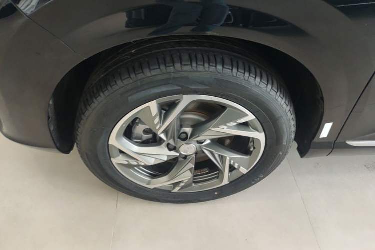 Used Hongqi HS3 PHEV 2025 Model 117km Jingwei Edition Left Front Wheel Hub