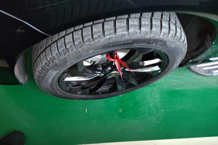Used Hongqi HS3 PHEV 2025 Model 125km Jingwei PLUS 2 Millionth Anniversary Edition Left Front Wheel Hub