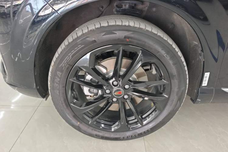 Used Hongqi HS3 PHEV 2025 Model 125km Jingwei PLUS 2 Millionth Anniversary Edition Left Front Wheel Hub