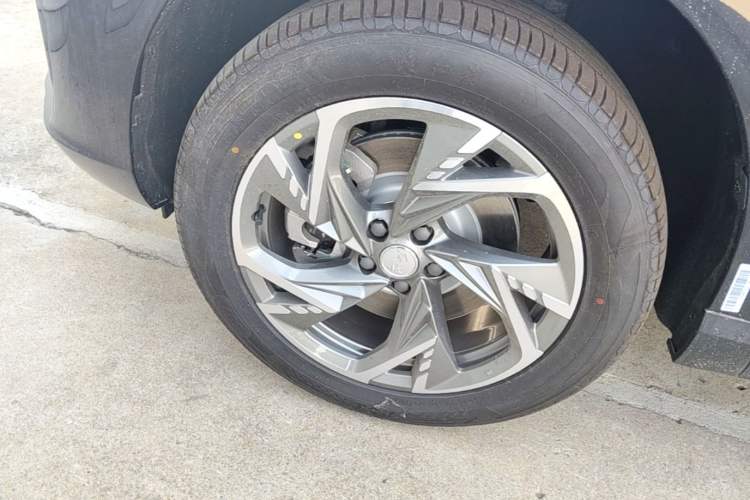 Used Hongqi HS3 PHEV 2025 Model 125km Jingwei 2 Millionth Anniversary Edition Left Front Wheel Hub
