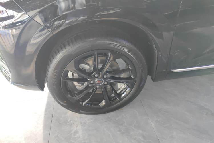 Used Hongqi HS3 PHEV 2025 Model PHEV 117km Jingwei PLUS Edition Left Front Wheel Hub