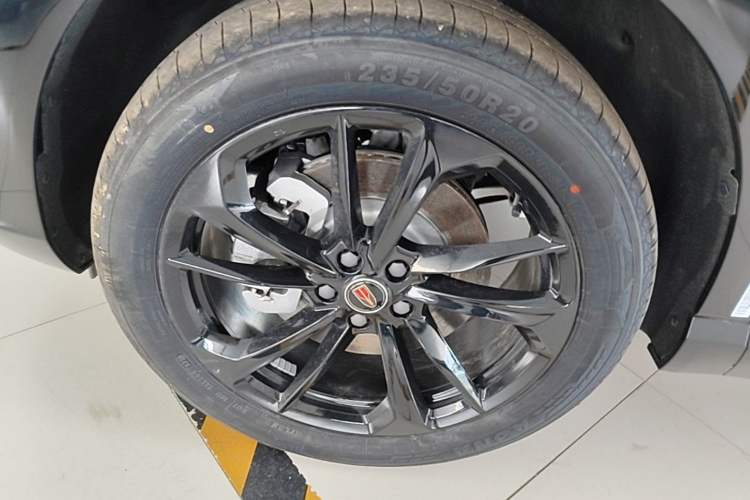 Used Hongqi HS3 PHEV 2025 Model PHEV 117km Jingwei PLUS Edition Left Front Wheel Hub