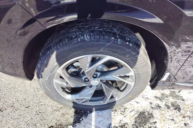 Used Hongqi HS3 PHEV 2025 Model 125km Jingwei 2 Millionth Anniversary Edition Left Front Wheel Hub
