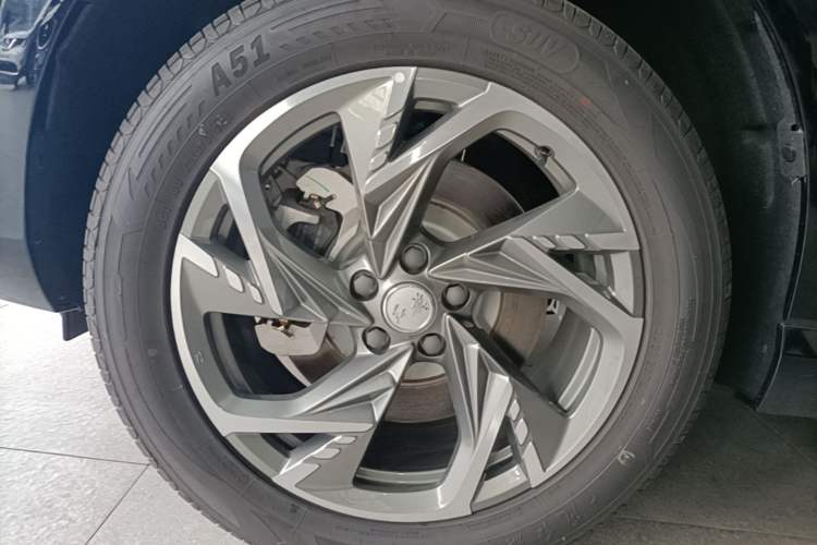 Used Hongqi HS3 PHEV 2025 Model 117km Jingwei Edition Left Front Wheel Hub