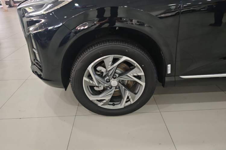 Used Hongqi HS3 PHEV 2025 Model 125km Jingwei 2 Millionth Anniversary Edition Left Front Wheel Hub