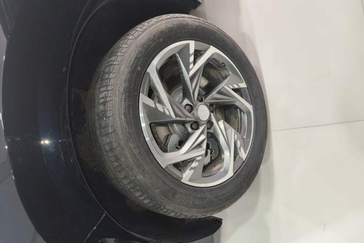 Used Hongqi HS3 PHEV 2025 Model 117km Jingwei Edition Left Front Wheel Hub