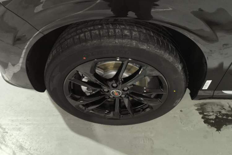 Used Hongqi HS3 PHEV 2025 Model 125km Jingwei PLUS 2 Millionth Anniversary Edition Left Front Wheel Hub
