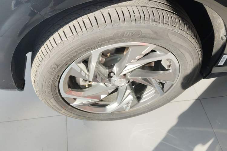 Used Hongqi HS3 PHEV 2025 Model 117km Jingwei Edition Left Front Wheel Hub