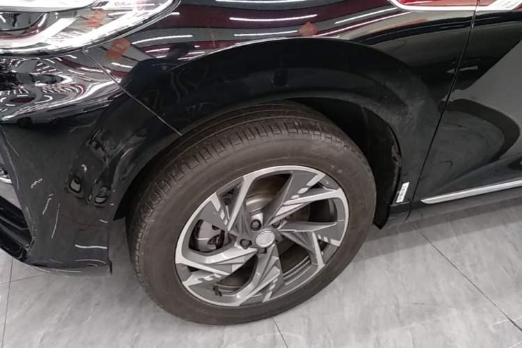 Used Hongqi HS3 PHEV 2025 Model 117km Jingwei Edition Left Front Wheel Hub