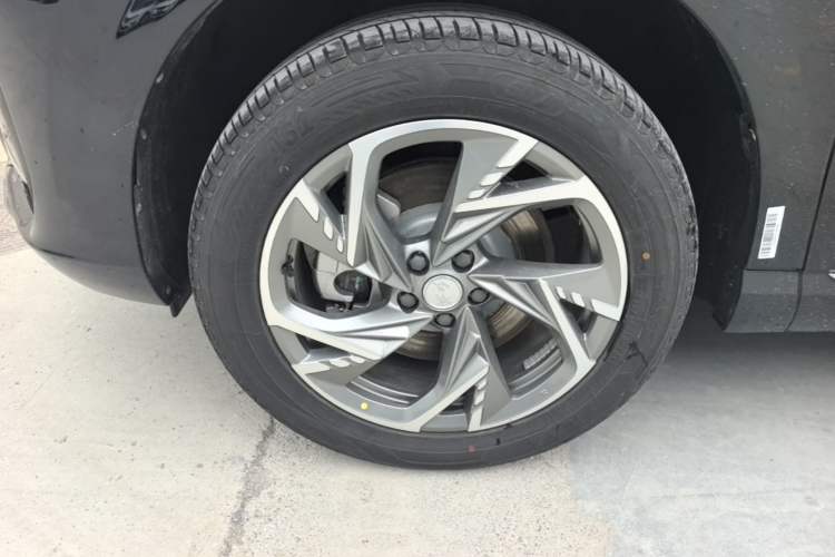 Used Hongqi HS3 PHEV 2025 Model 125km Jingwei 2 Millionth Anniversary Edition Left Front Wheel Hub