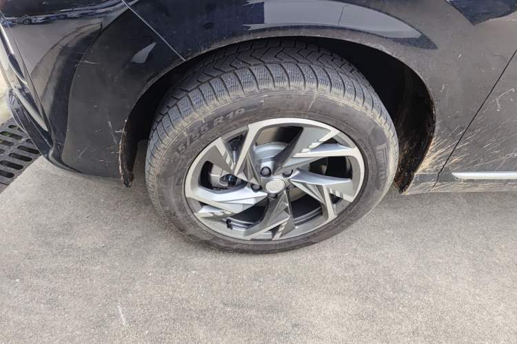Used Hongqi HS3 PHEV 2025 Model 117km Jingwei Edition Left Front Wheel Hub