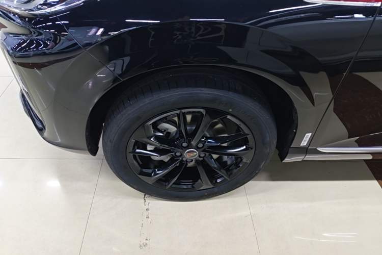 Used Hongqi HS3 PHEV 2025 Model PHEV 117km Jingwei PLUS Edition Left Front Wheel Hub