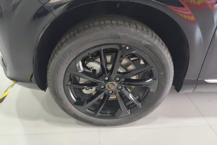 Used Hongqi HS3 PHEV 2025 Model PHEV 117km Jingwei PLUS Edition Left Front Wheel Hub