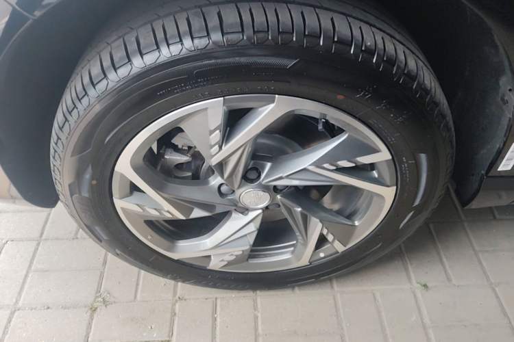 Used Hongqi HS3 PHEV 2025 Model 125km Jingwei 2 Millionth Anniversary Edition Left Front Wheel Hub