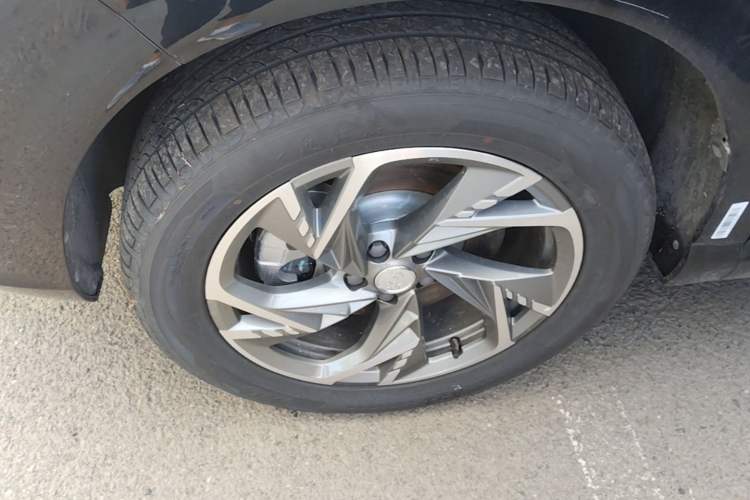 Used Hongqi HS3 PHEV 2025 Model 117km Jingwei Edition Left Front Wheel Hub
