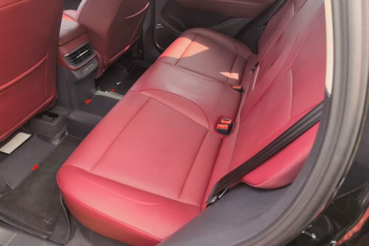 Used Hongqi HS3 PHEV 2025 Model 125km Jingwei 2 Millionth Anniversary Edition Left Rear Seat