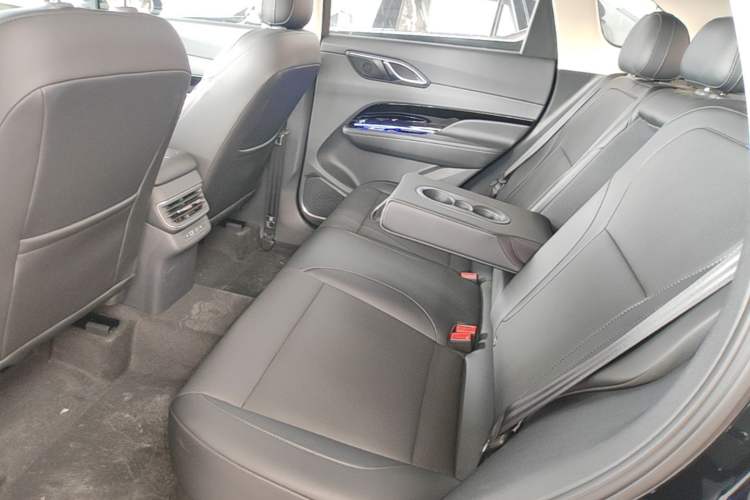 Used Hongqi HS3 PHEV 2025 Model 125km Jingwei 2 Millionth Anniversary Edition Left Rear Seat