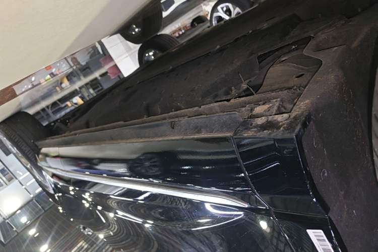 Used Hongqi HS3 PHEV 2025 Model 125km Jingwei 2 Millionth Anniversary Edition Left Side Sill