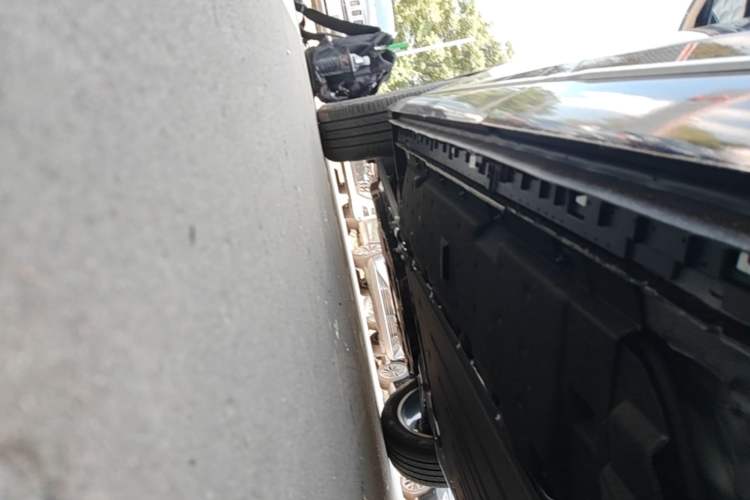 Used Hongqi HS3 PHEV 2025 Model 125km Jingwei 2 Millionth Anniversary Edition Left Side Sill