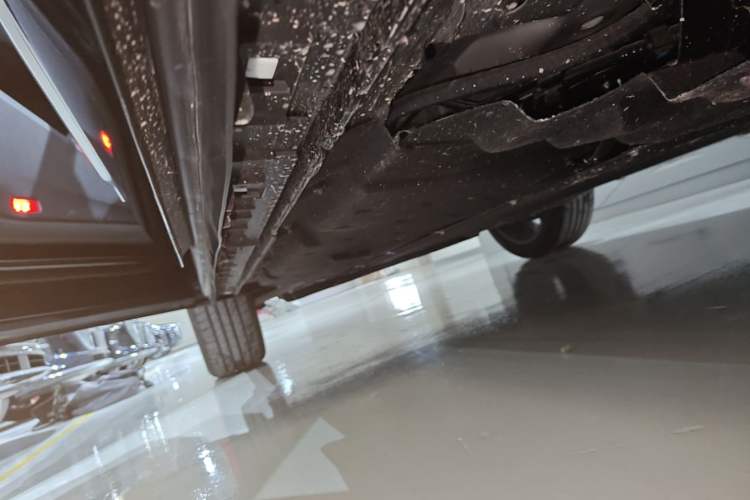 Used Hongqi HS3 PHEV 2025 Model 125km Jingwei PLUS 2 Millionth Anniversary Edition Left Side Sill
