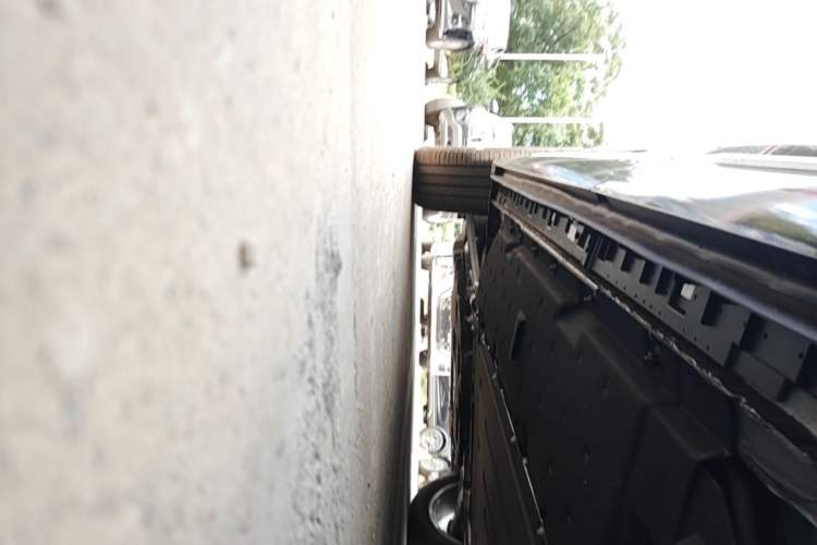 Used Hongqi HS3 PHEV 2025 Model 125km Jingwei 2 Millionth Anniversary Edition Left Side Sill