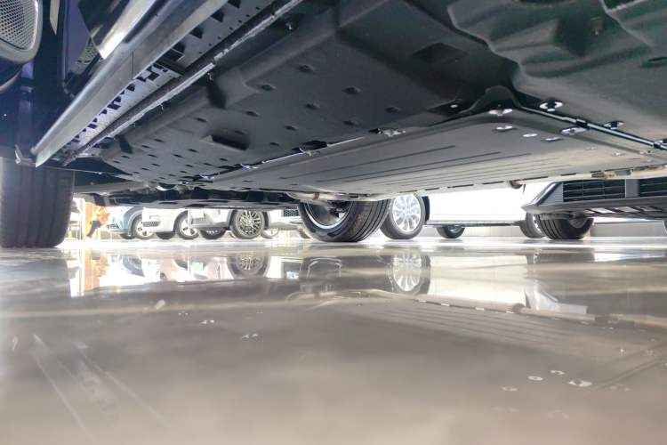 Used Hongqi HS3 PHEV 2025 Model PHEV 117km Jingwei PLUS Edition Left Side Sill