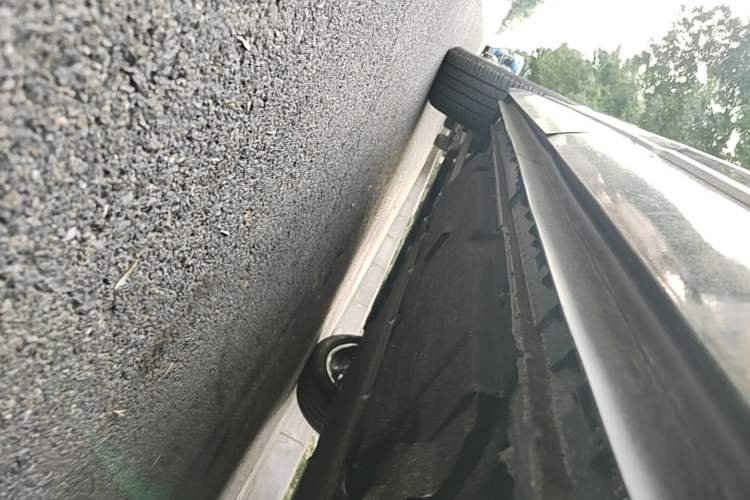 Used Hongqi HS3 PHEV 2025 Model 125km Jingwei 2 Millionth Anniversary Edition Left Side Sill