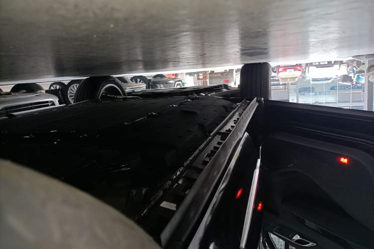 Used Hongqi HS3 PHEV 2025 Model 117km Jingwei Edition Left Side Sill