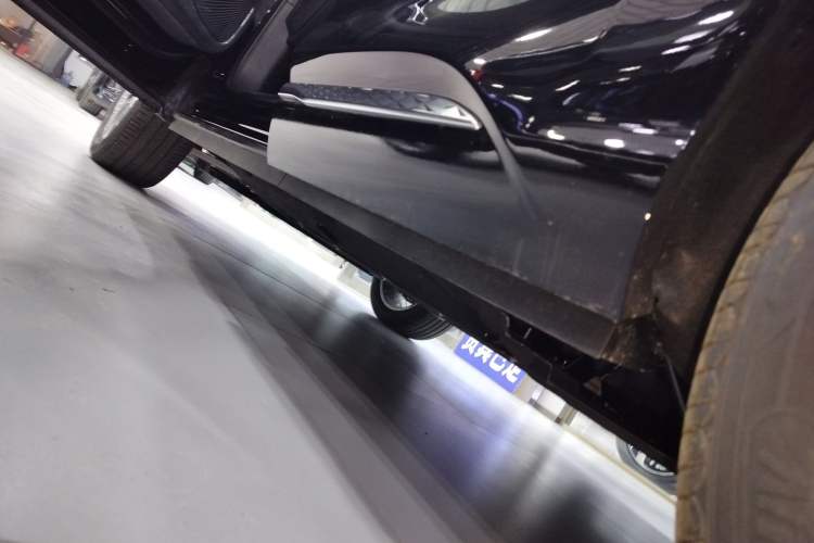 Used Hongqi HS3 PHEV 2025 Model 125km Jingwei 2 Millionth Anniversary Edition Left Side Sill